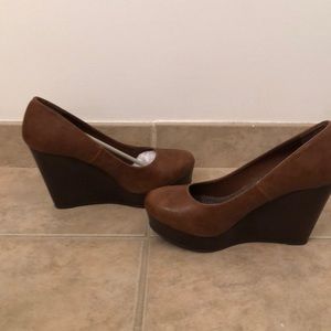Size 9. Wedge heels